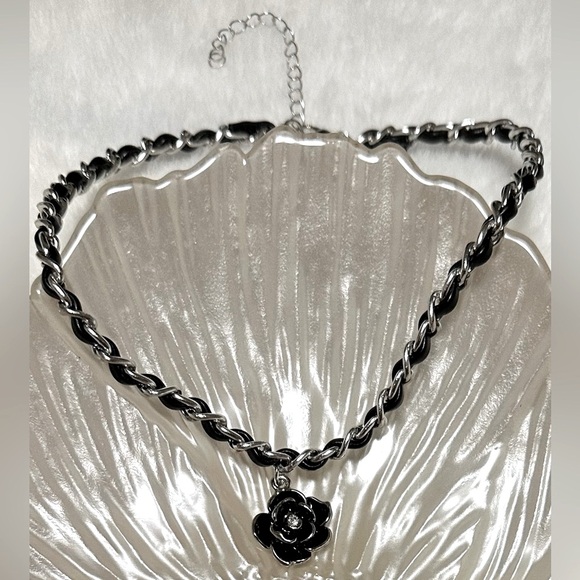 Black Camellia Flower Women's Necklace Choker - Picture 4 of 11